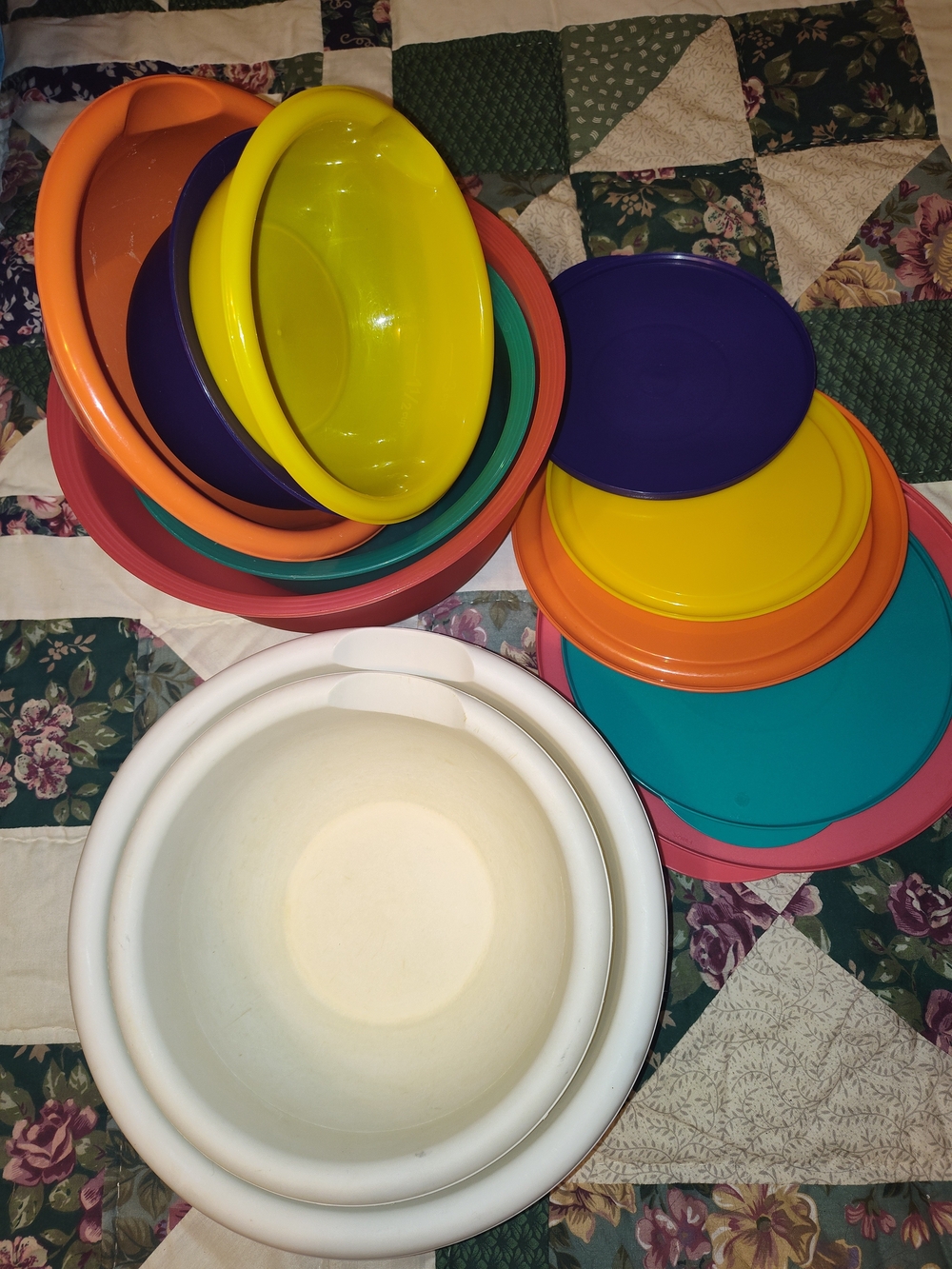 Assorted Color Plastic Mixing Bowls and Lids Set - White and Bright Multicolor